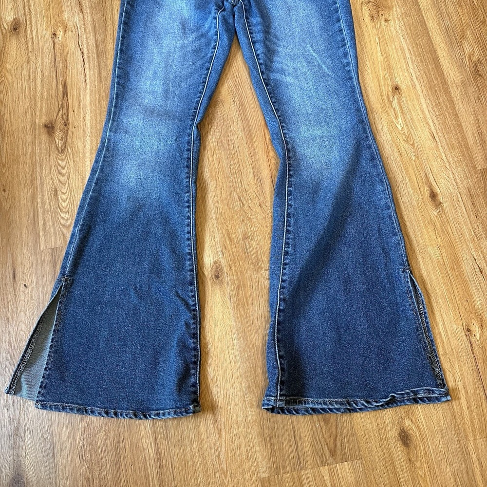 SO Button Fly Flare Leg Jeans Women's Size 9 Med Wash Blue Denim 29x31 Kendrick‎ - Picture 3 of 16